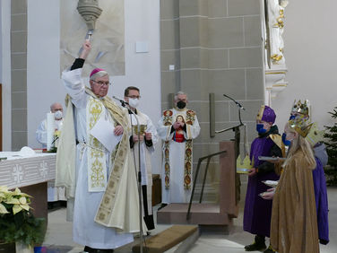 Diözesale Aussendung der Sternsinger des Bistums Fulda in St. Crescentius (Foto: Karl-Franz Thiede)